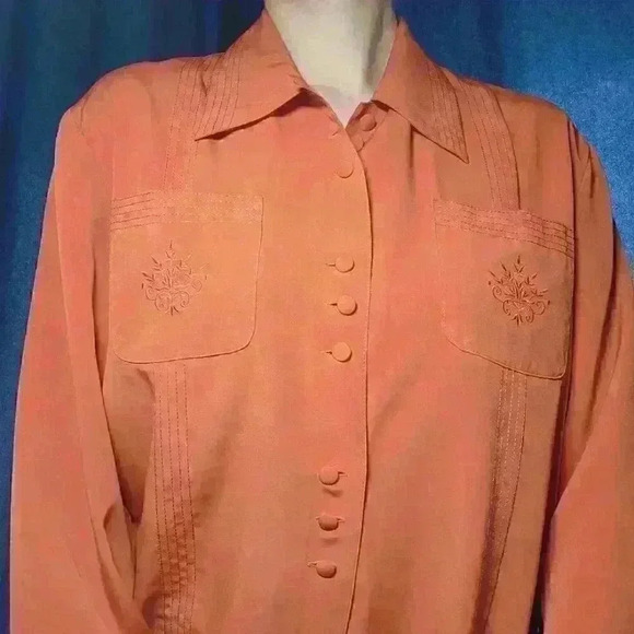 Vintage  80s orange puffy-sleeved embroidered button-up shirt with pointy collar - Picture 3 of 16